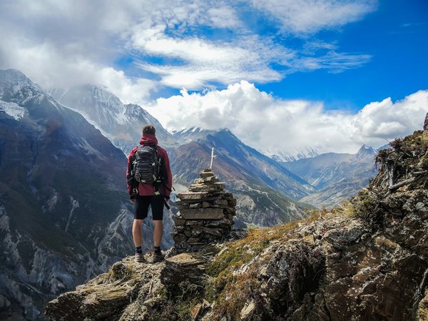 Quels sont les meilleurs itinéraires pour un trek dans les montagnes du Pamir au Tadjikistan ?